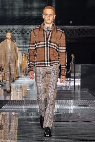 Look 15